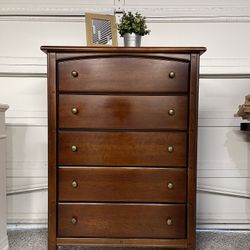 Bassett Dresser With 5 Drawers / Tall Chest