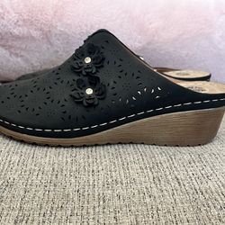 New Womens Black Suede Slide On Shoes Mules NWT