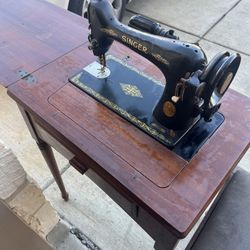 Singer Sewing Machine 