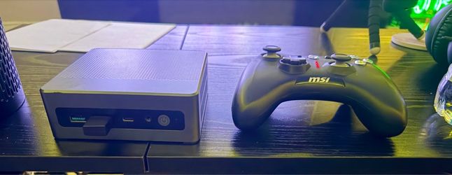 Batocera mini gaming pc with controller