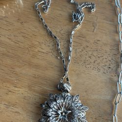 Cool Silver Flower Pendant And Classic Choker Chai 