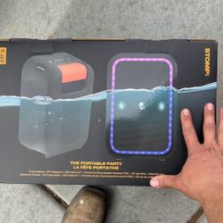 Skullcandy stomp Box New