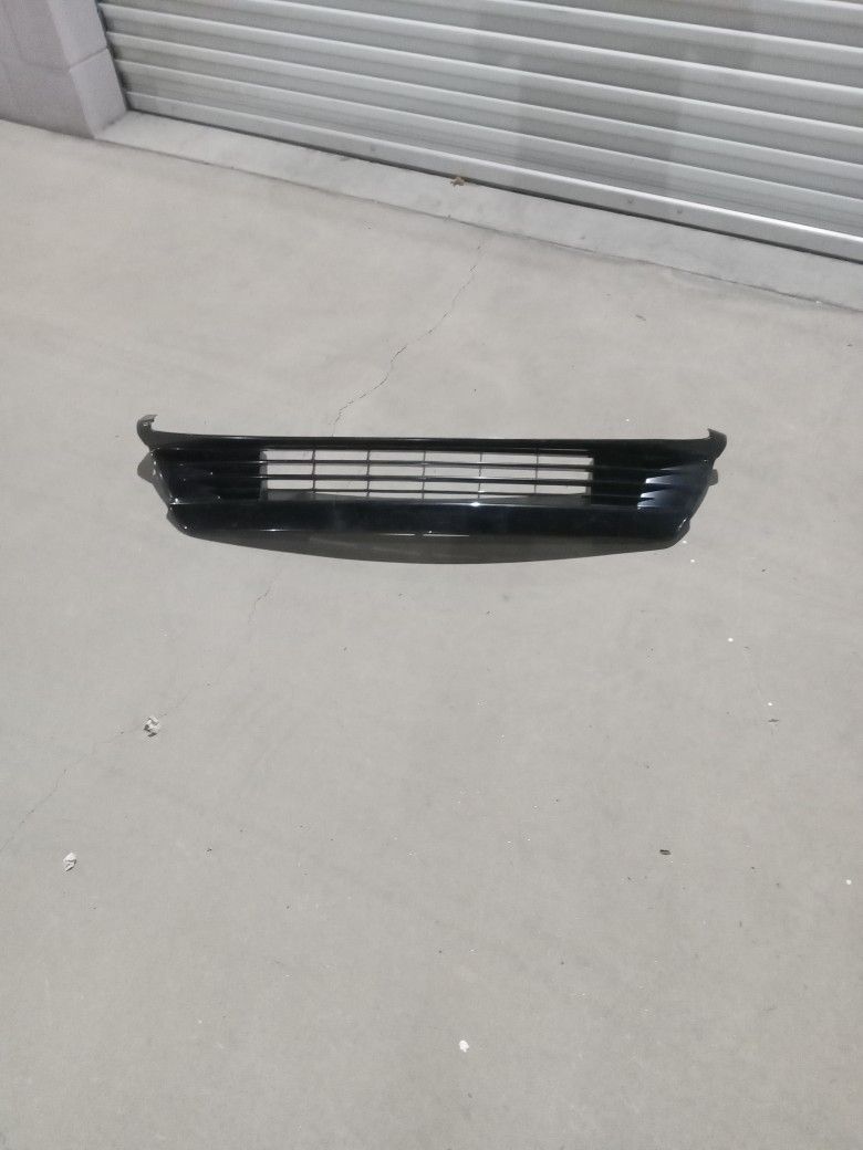 13 To 15 Front Grille Lower Toyota Prius ( Oem)
