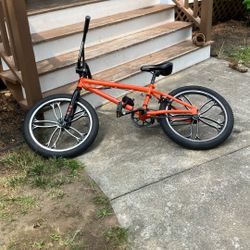 Mongoose Bmx Bike 20” Tire (cash Only)