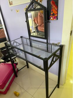 Vanity dresser