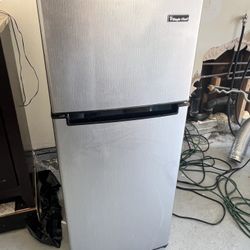 Magic chef Fridge