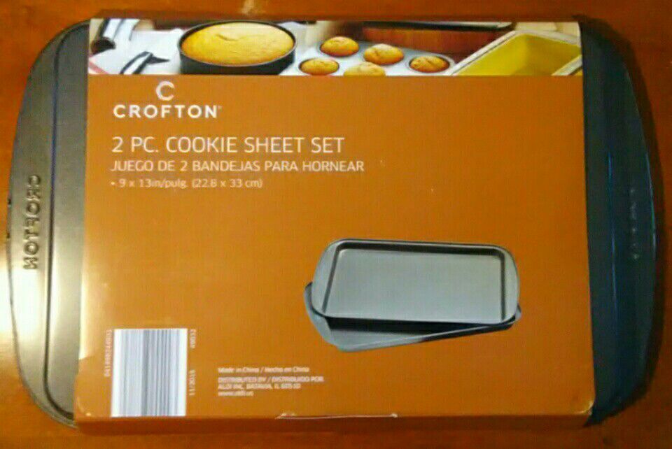 CROFTON 2 PC COOKIE SHEET SET-New for Sale in Milwaukee, WI - OfferUp