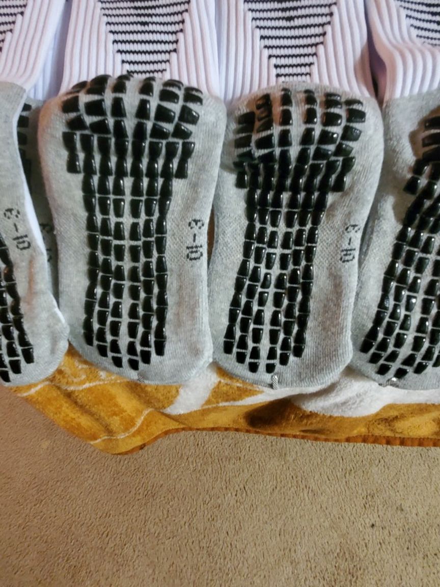 Kids 6-10 Gripped Socks B1