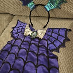 Halloween Costume Vampirina $10