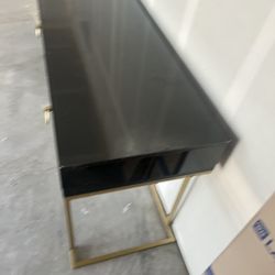 Desk/dresser