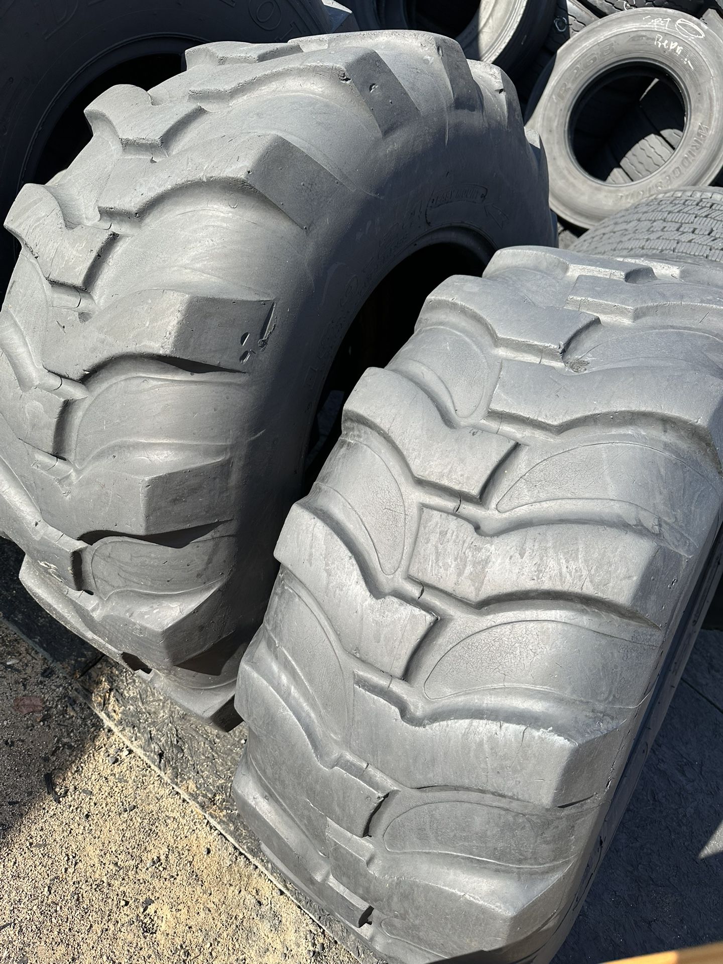 16.9-24 Tractor Tires 
