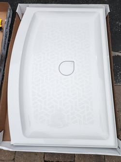 American Standard
Ovation Curve 48 in. L x 30 in. W Alcove Shower Pan Base with Center Drain in Arctic White