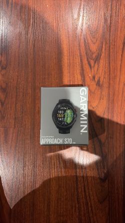 BRAND NEW GARMIN APPROACH S70 PREMIUM GPS GOLF WATCH