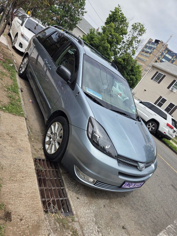 2005 Toyota Sienna