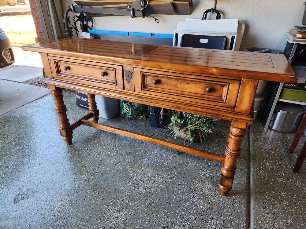 Hekman Furniture Console/ Entry/ Sofa Table