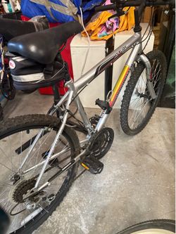 Roadmaster MT-Fury Mountain Bike  15-Speed, Very Good Condition!