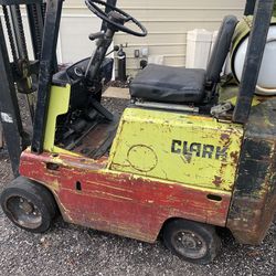 Clark Forklift For Repair