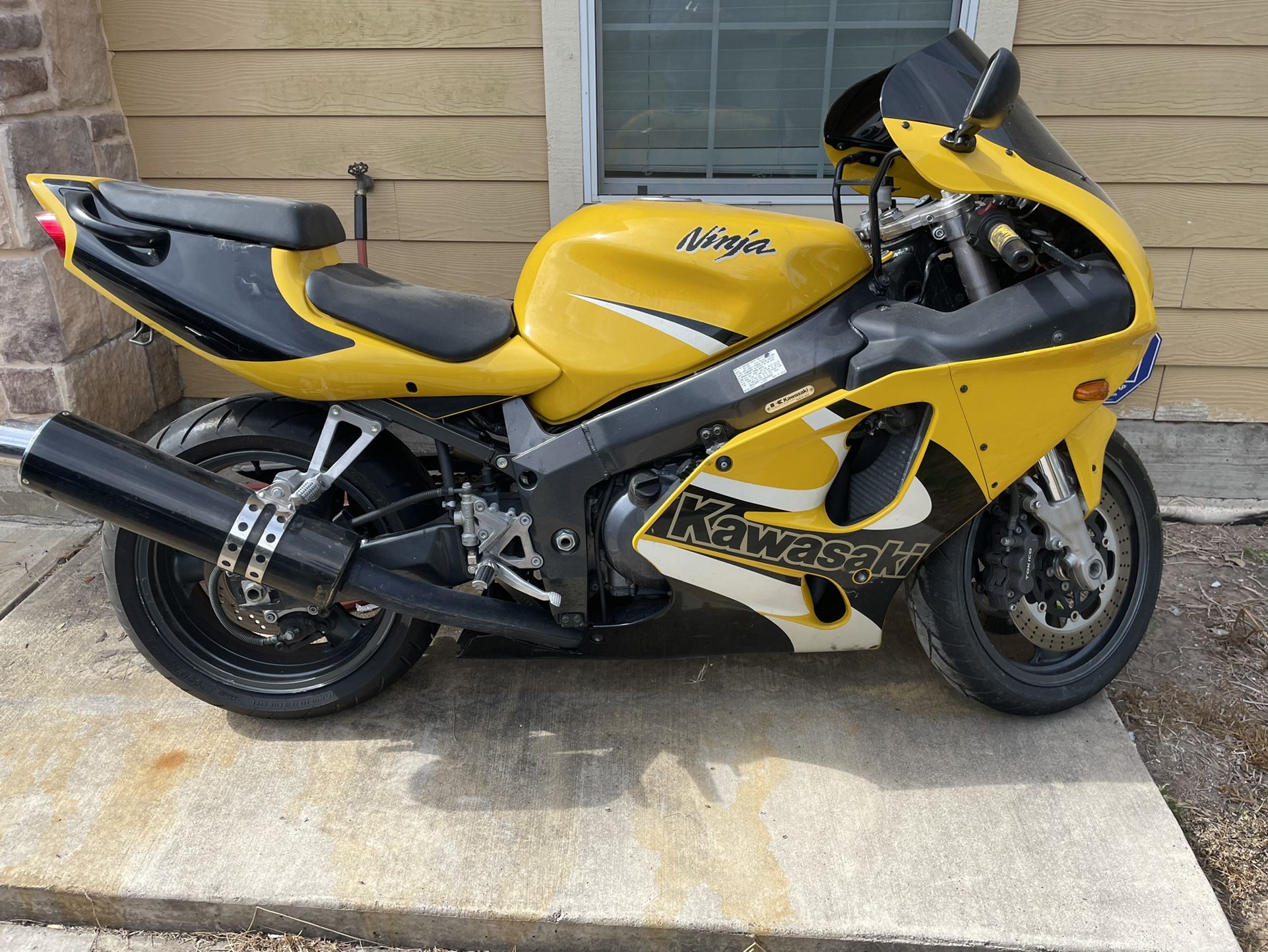 2001 Kawasaki Zx7 for Sale in Harlingen, TX - OfferUp