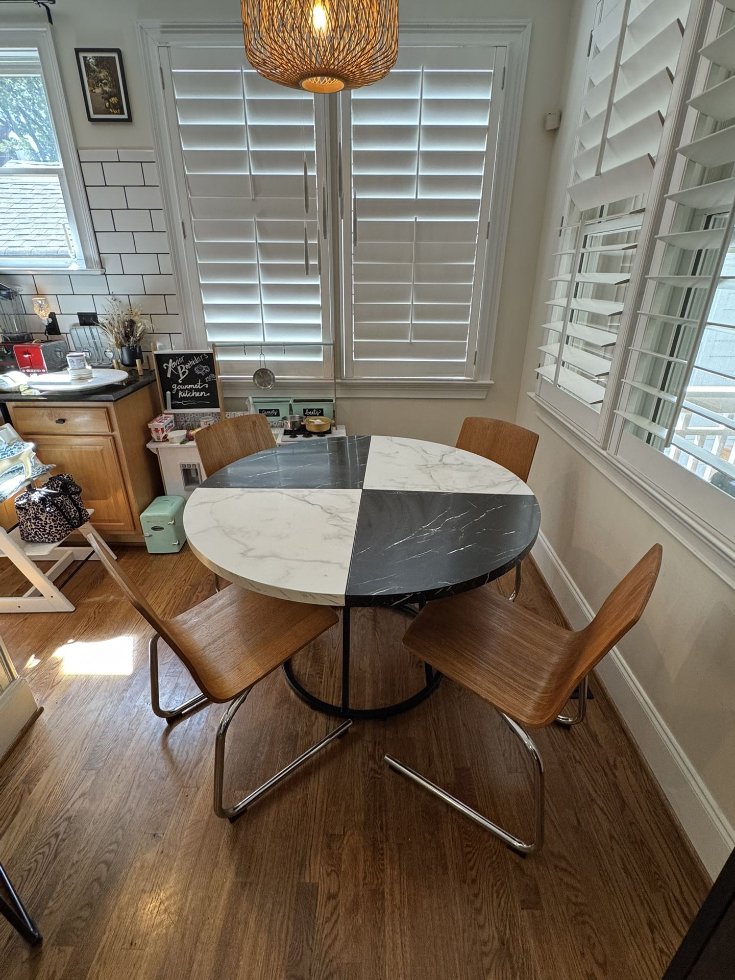 Dining Table with 4 Vintage Chairs