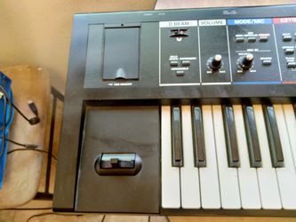 Roland Juno-Di Keyboard w/ stand for Sale in Austin, TX - OfferUp