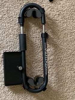 Surfboard  tailgate lock system