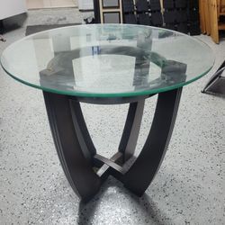 Round Glass End Table – Sleek Modern Style
