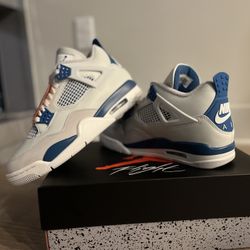 Air Jordan 4 Retro - Military Blue