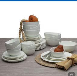 Mikasa Lattice 40-piece Bone China Dinnerware Set