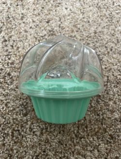 La Dolcetteria Single cupcake or muffin holder container for lunch box