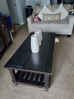 Coffee table and corner table set