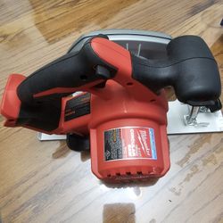 Milwauke M18 18V-2630-20 61/2"Saw