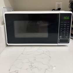 Reliable Microwave - Excellent Condition