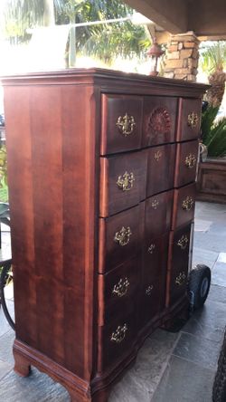 Dresser