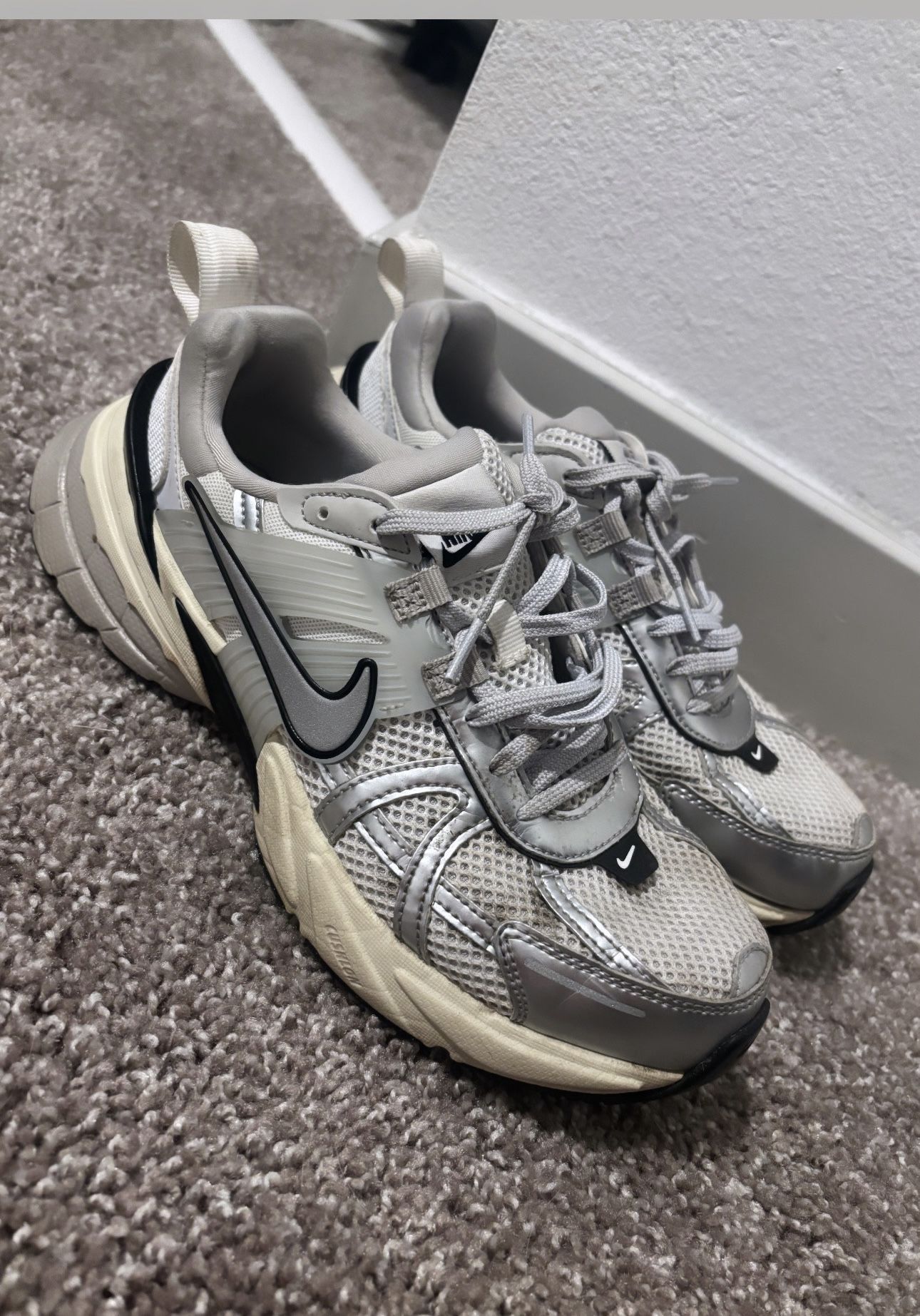 Nike Women's V2K Run Shoes