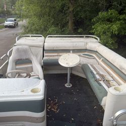  Pontoon 50 Horse Power Evenrude 
