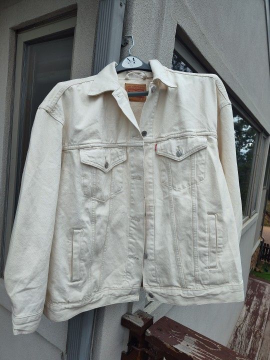 Cream Colored Levi's Jean Jacket,1X,Worn Once