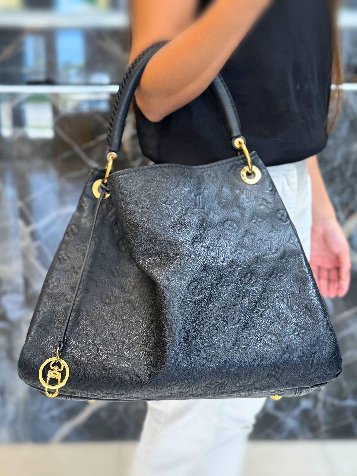 Louis Vuitton Empriente Artsy MM Noir leather handbag Mint