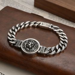 Retro Western-style fashion bracelet