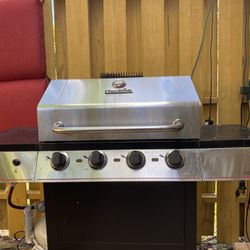 Charbroil 4 Burner Gas Grill  Performance Series 