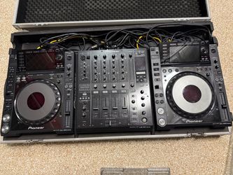 Pioneer CDJ-2000 Nexus Pair & DJM-900 Nexus Mixer With Travel Case