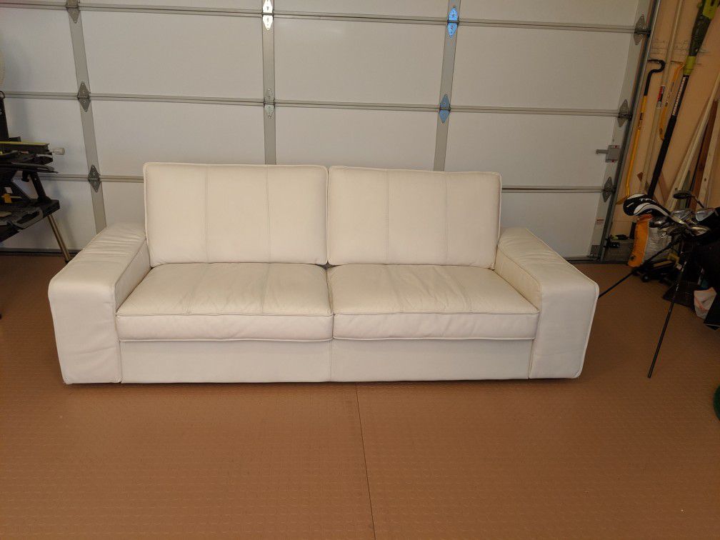 links feit Factureerbaar Ikea Kivik White Leather Sofa for Sale in Tracy, CA - OfferUp