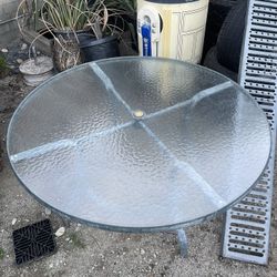 Glass Round Table 