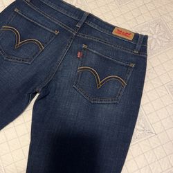 Women Levi’s Jeans