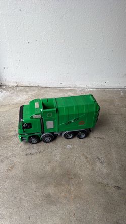Kids toy recycling truck