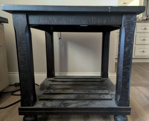 Small table stand