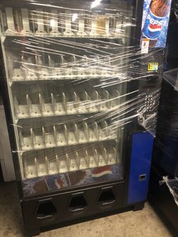 Large glass front beverage vending
