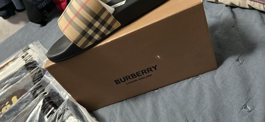 BURBERRY SLIDES