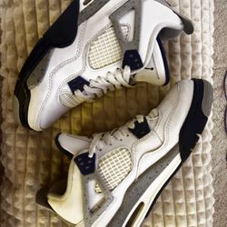 Jordan 4 Midnight Navy - 5.5 Y