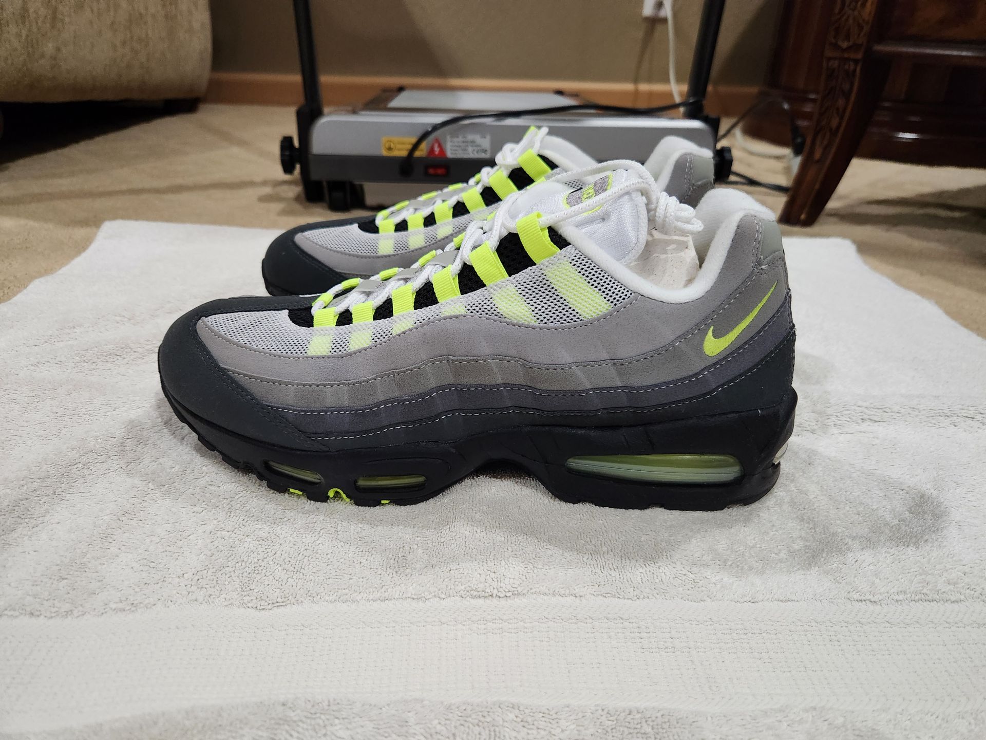 Size 13 - Nike Air Max 95 OG Neon Yellow Big Bubble 2025-26 HM4740-001 DS NEW