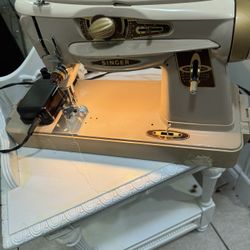 Singer Sewing Machine 